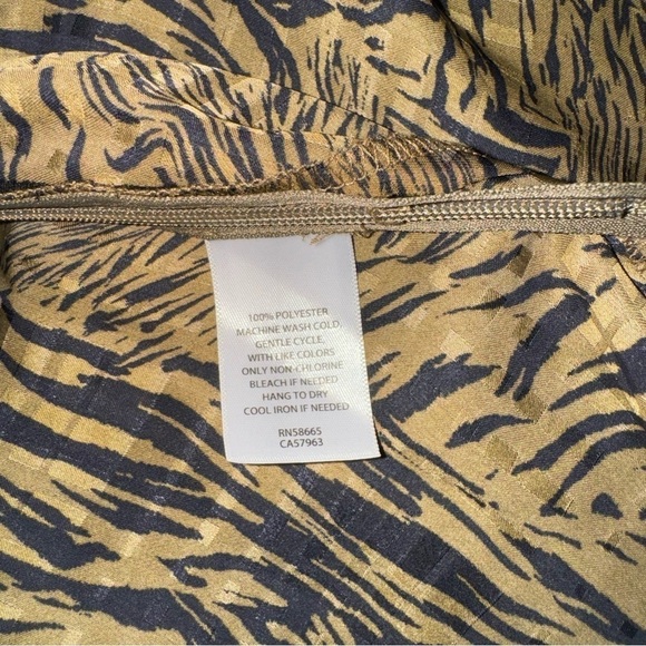 Halogen Twist Front Top Animal Print - Size M - Picture 5 of 5